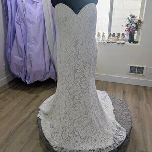 Justin Alexander Adore Size 24 in ivory/Sand